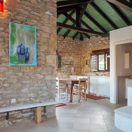 Petradi House Alikí